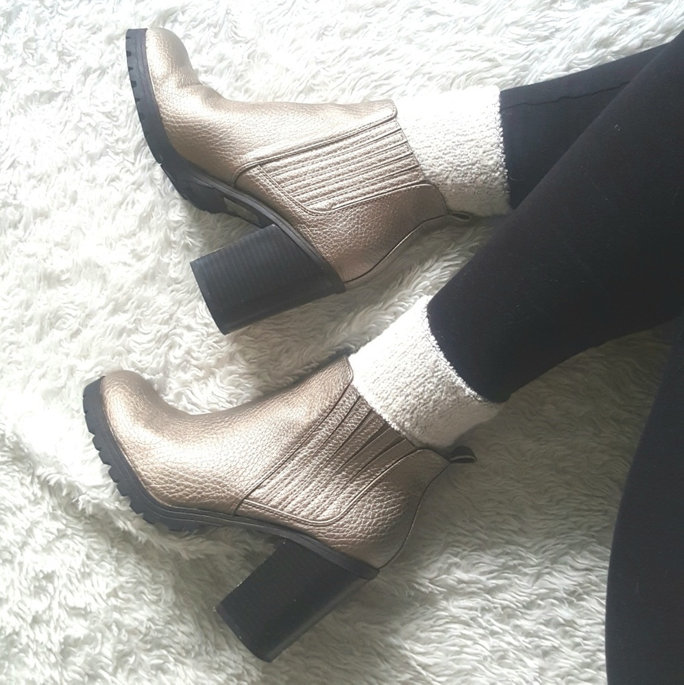 Metallic Gold Heeled Chelsea Boots